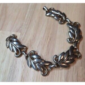 Vintage Silver Tone Leaf Bracelet - 7.75" long